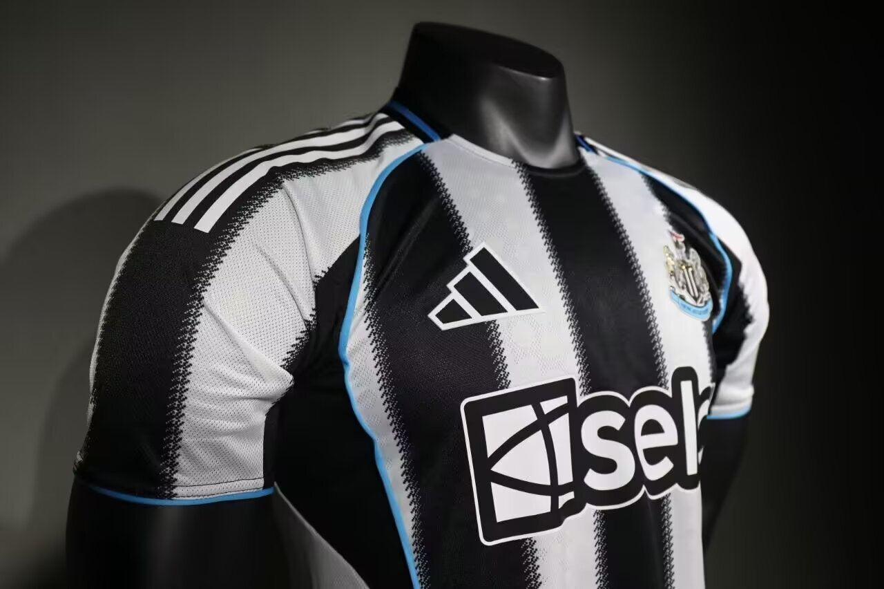 Newcastle United Local 25/26 Manga Corta Player