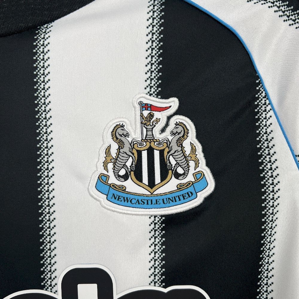 Newcastle United Local 25/26 Manga Larga Fan