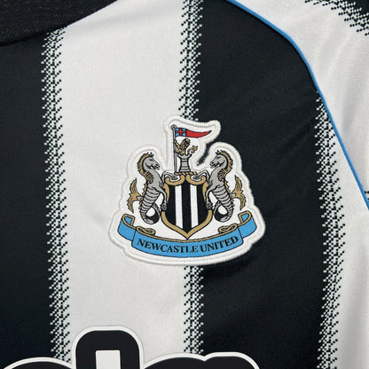 Newcastle United Local 25/26 Manga Larga Fan